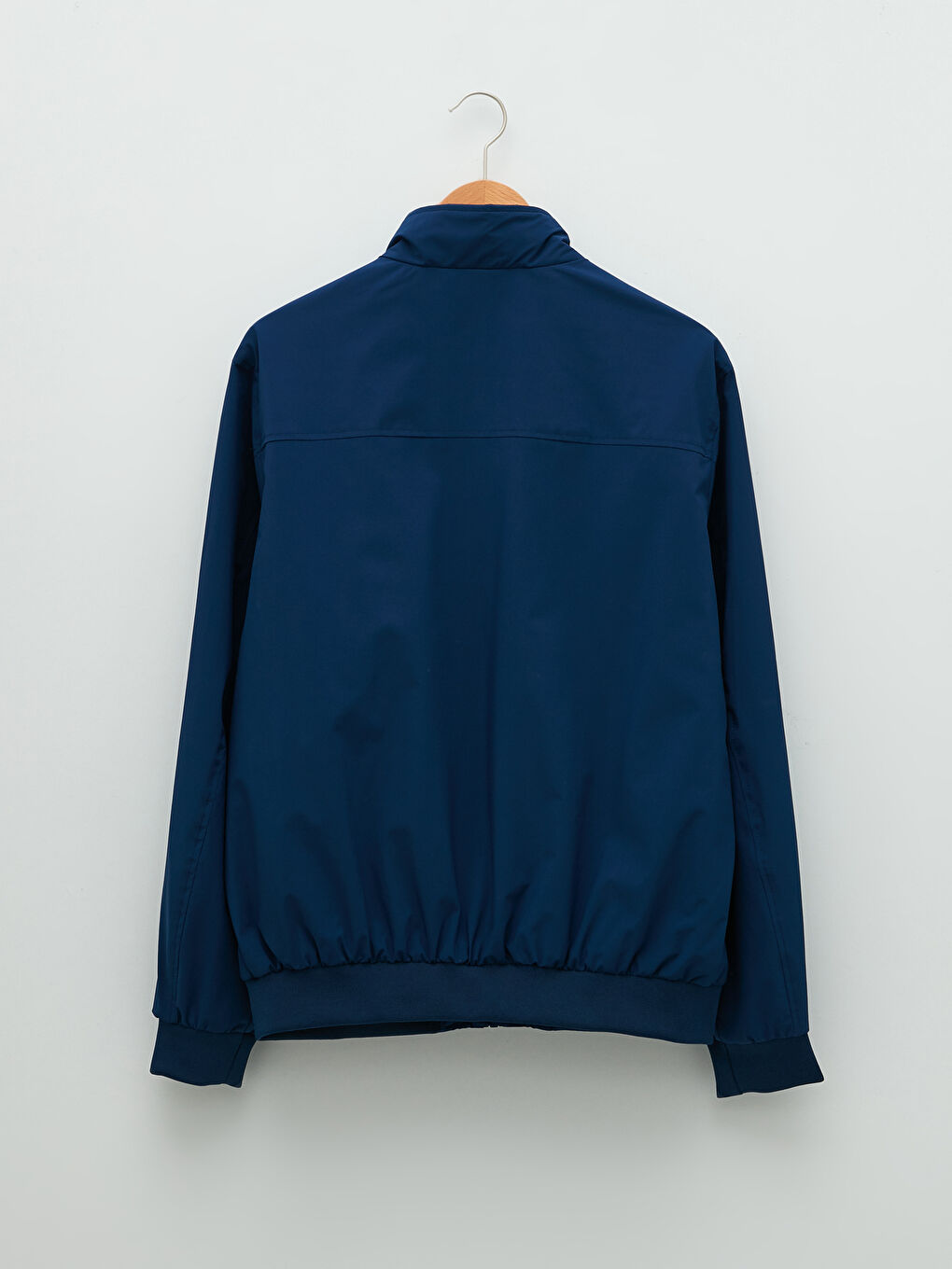 სტანდარტული ჭრა თხელი მამაკაცის კუს საყელო ქურთუკი-6