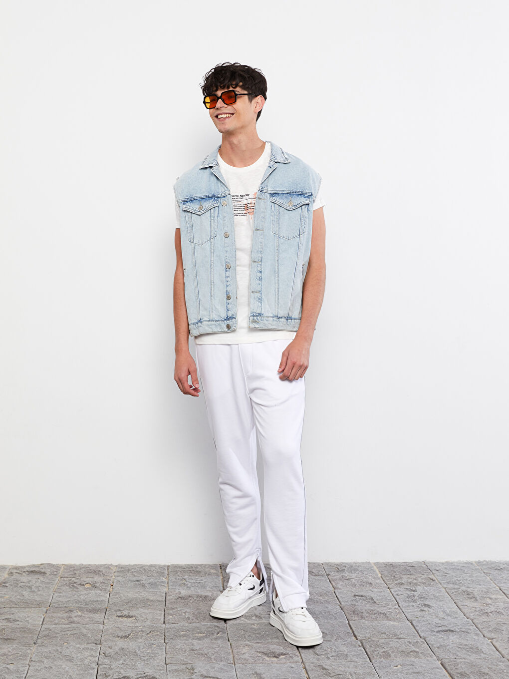 Ерлерге арналған трикотаж дөңгелек жағалы қысқа жең принтті мақта футболка-1