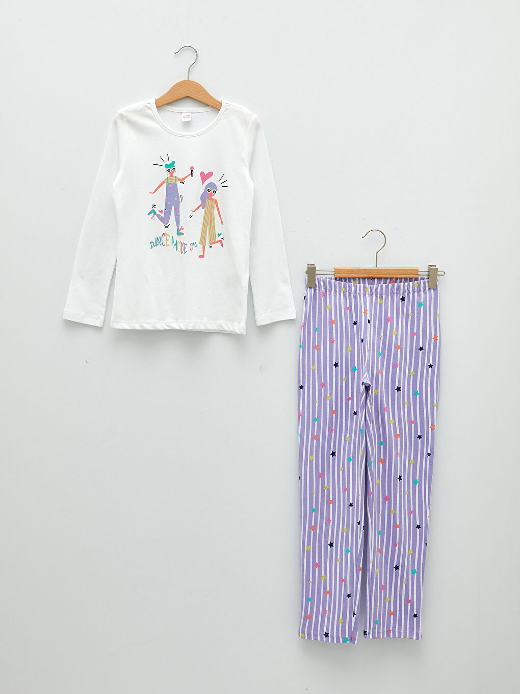 طقم بيجاما للبنات برقبة دائرية وكم طويل ومطبوع