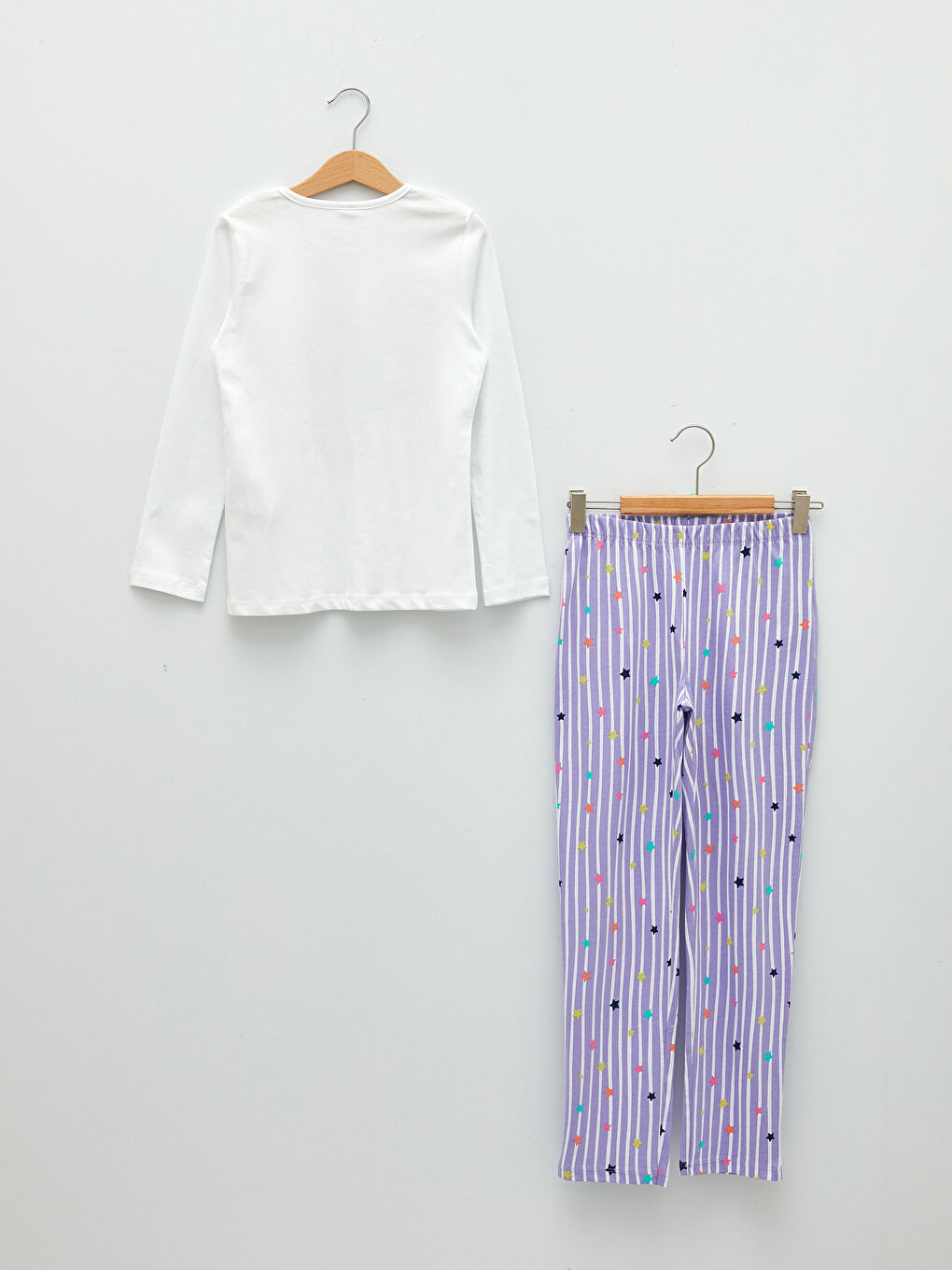 طقم بيجاما للبنات برقبة دائرية وكم طويل ومطبوع-1