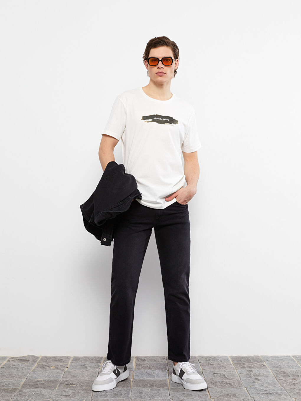 Beyaz Bisiklet Yaka Kısa Kollu Baskılı Penye Erkek Tişört-2