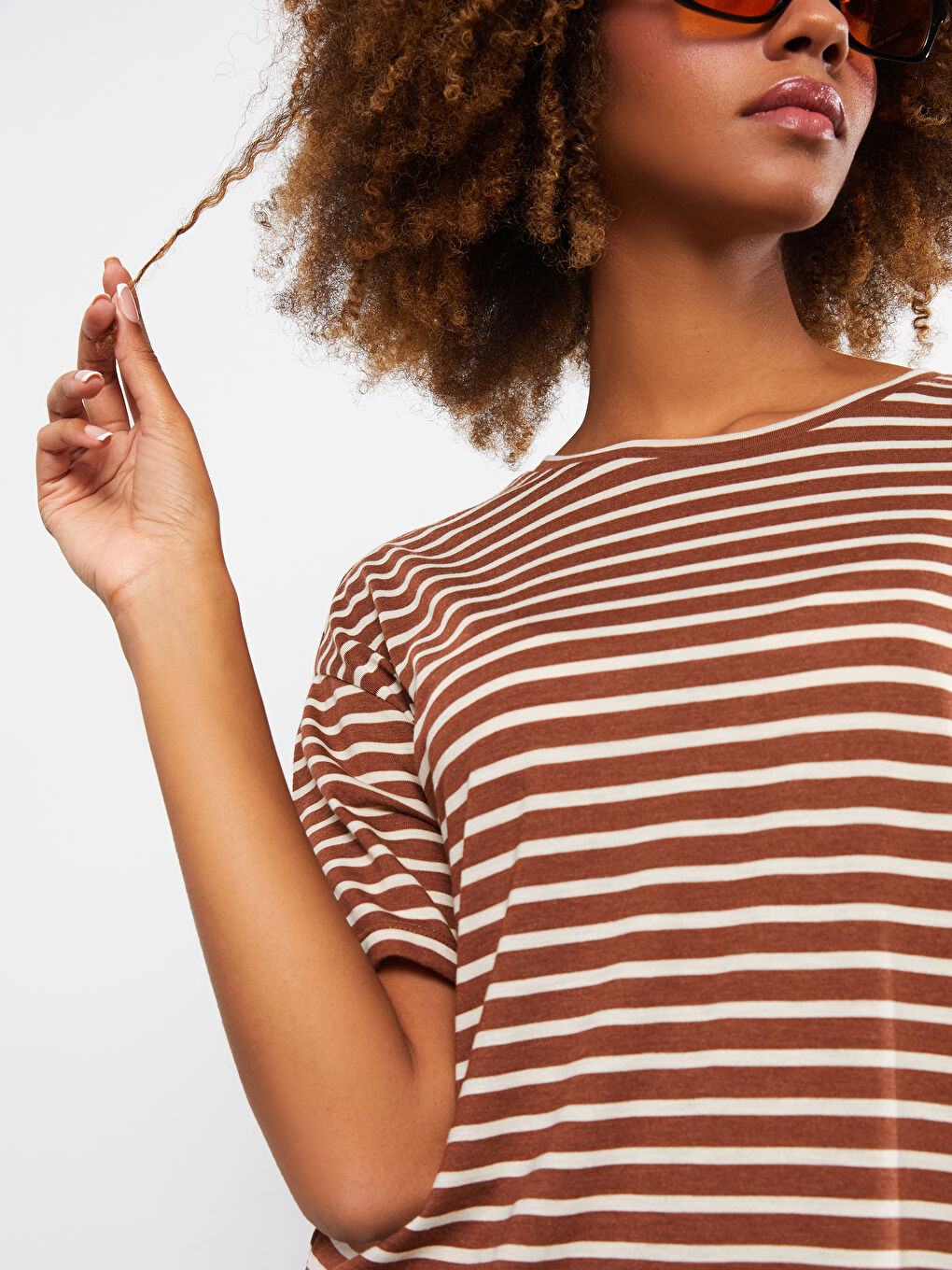 Футболка с круглым вырезом, полосатая, с коротким рукавом для женщин-4