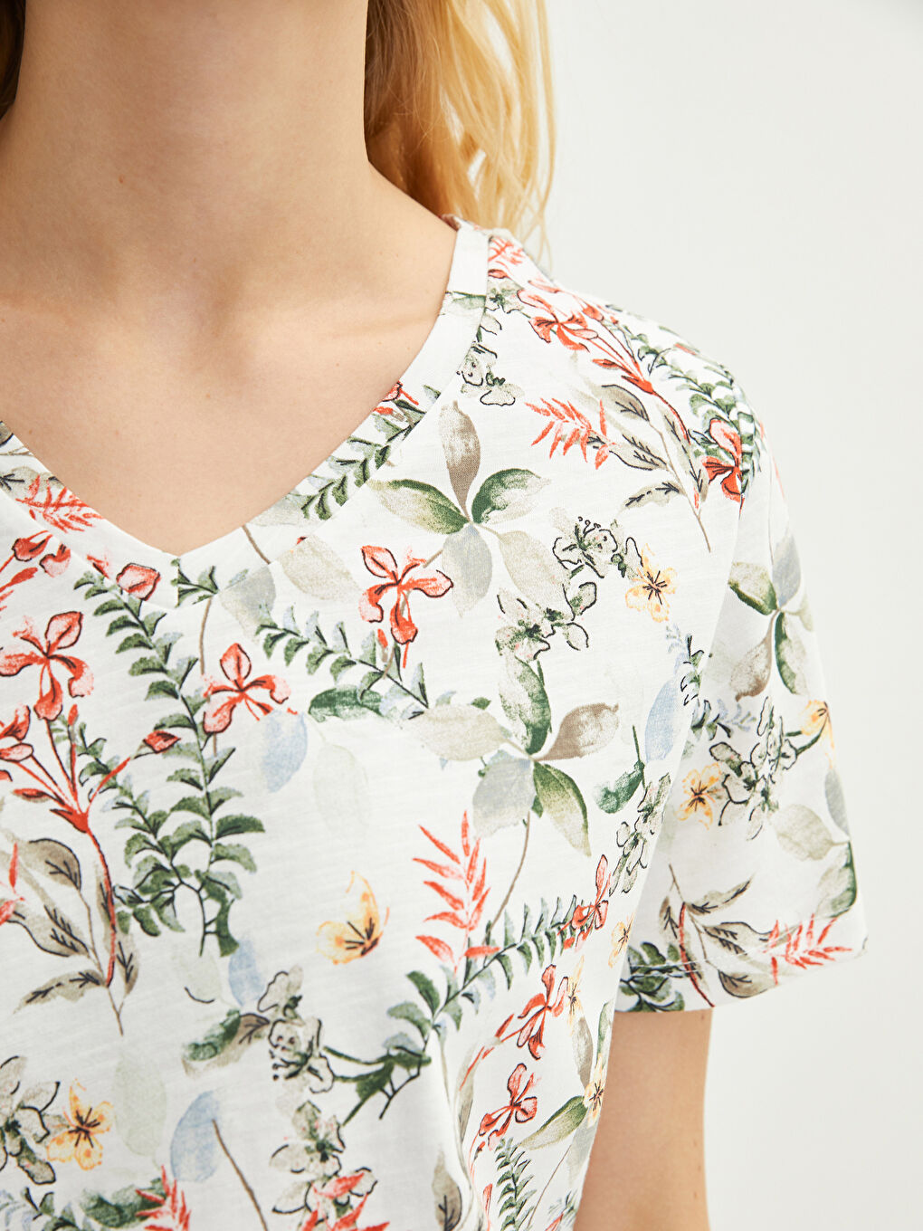 Women's V-Neck Floral Short Sleeve Cotton T-Shirt-3