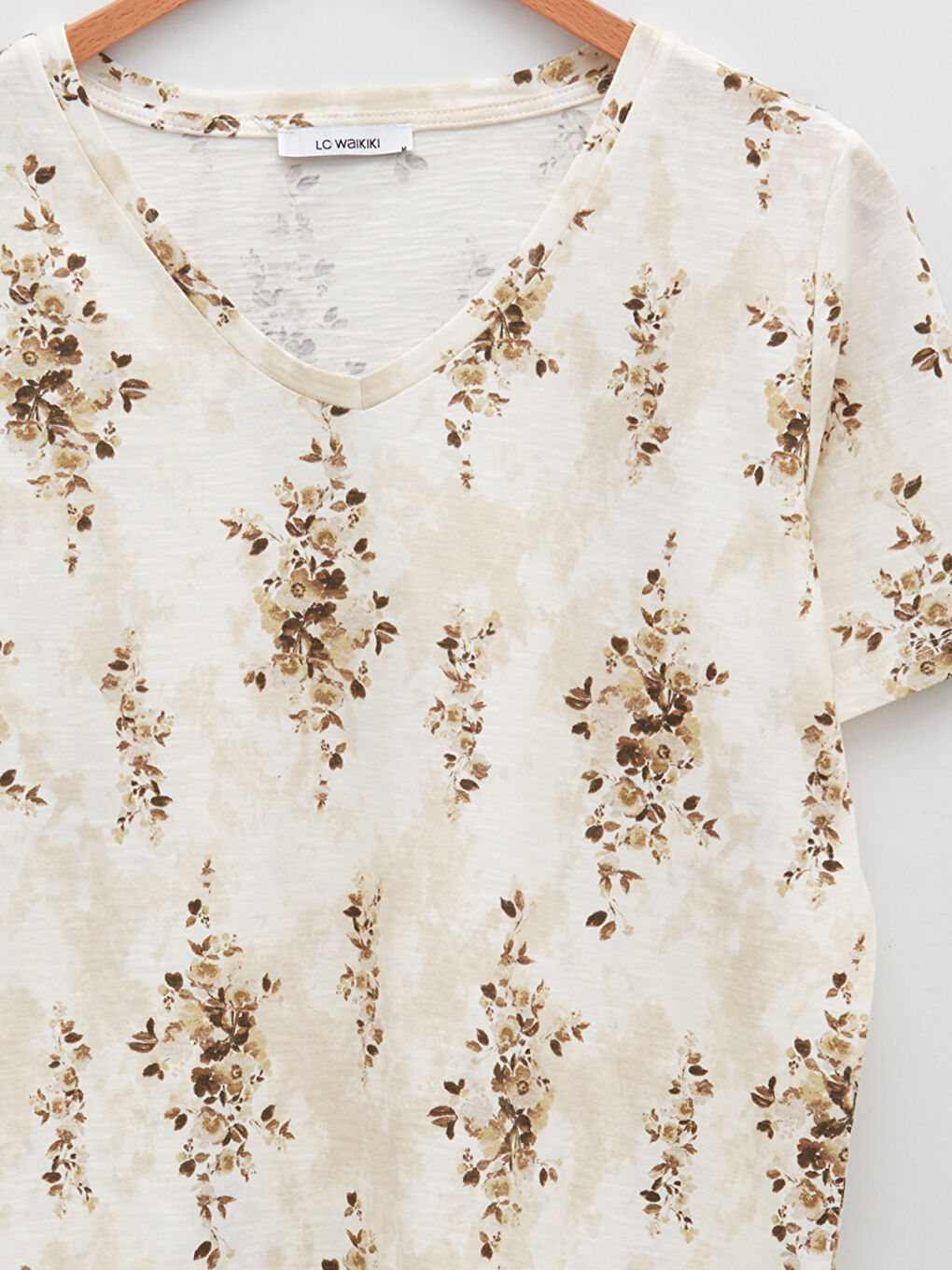 LCW ECO Women's V-Neck Floral Short Sleeve Cotton T-Shirt -S29091Z8-LQX