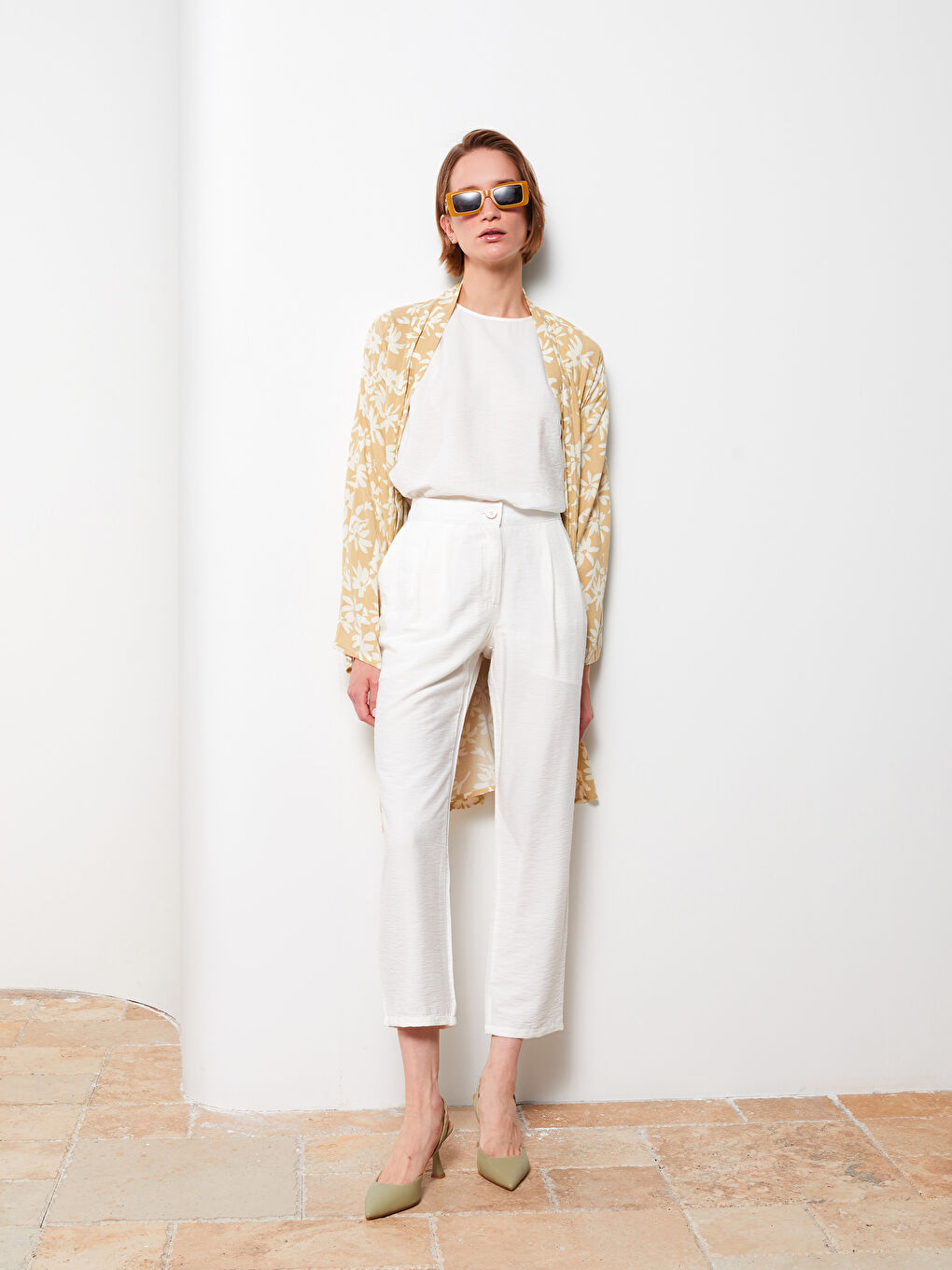 Pantaloni Standard Fit Regular cu Detalii la Buzunar pentru Femei-1