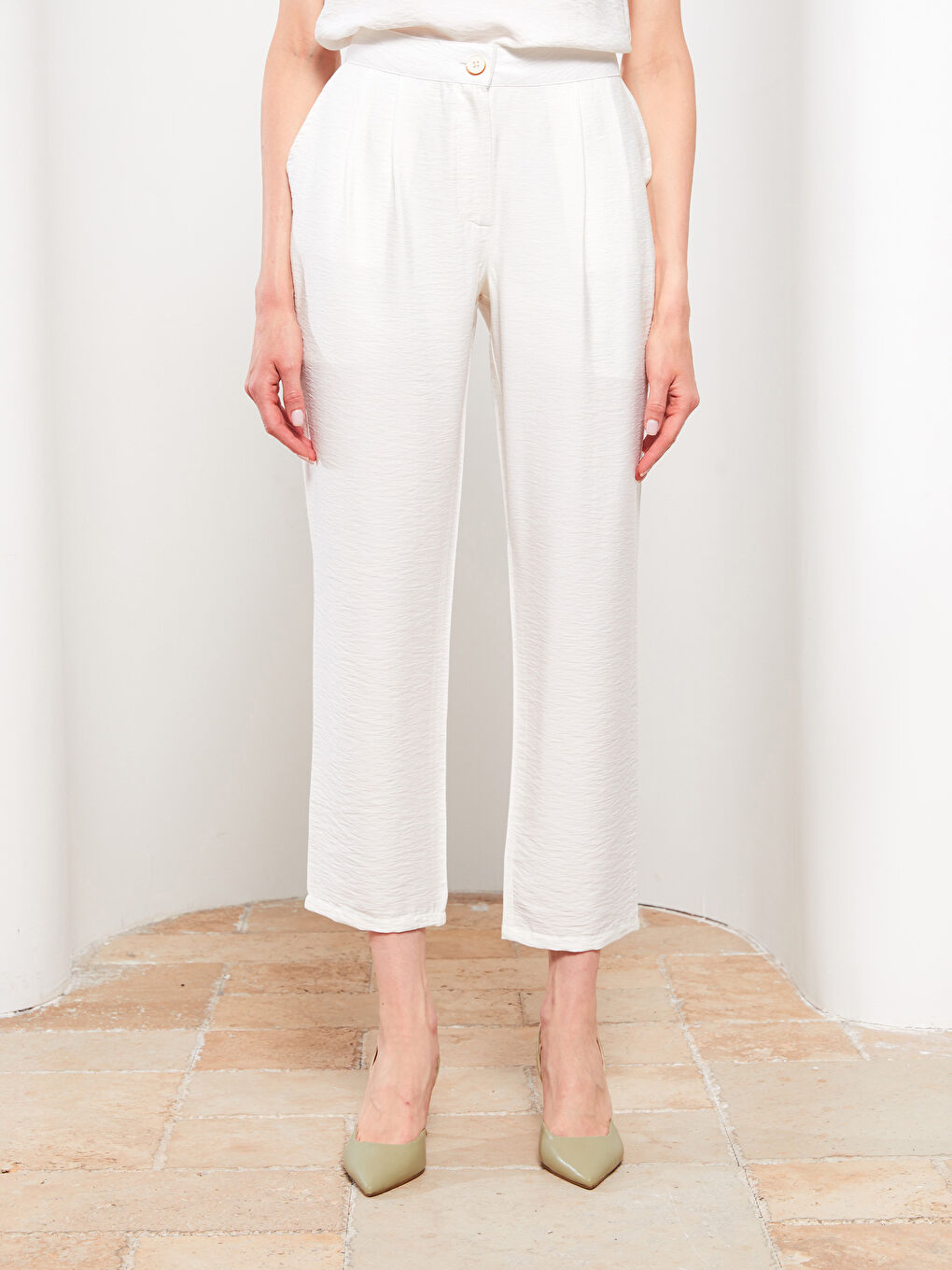 Pantaloni Standard Fit Regular cu Detalii la Buzunar pentru Femei-3