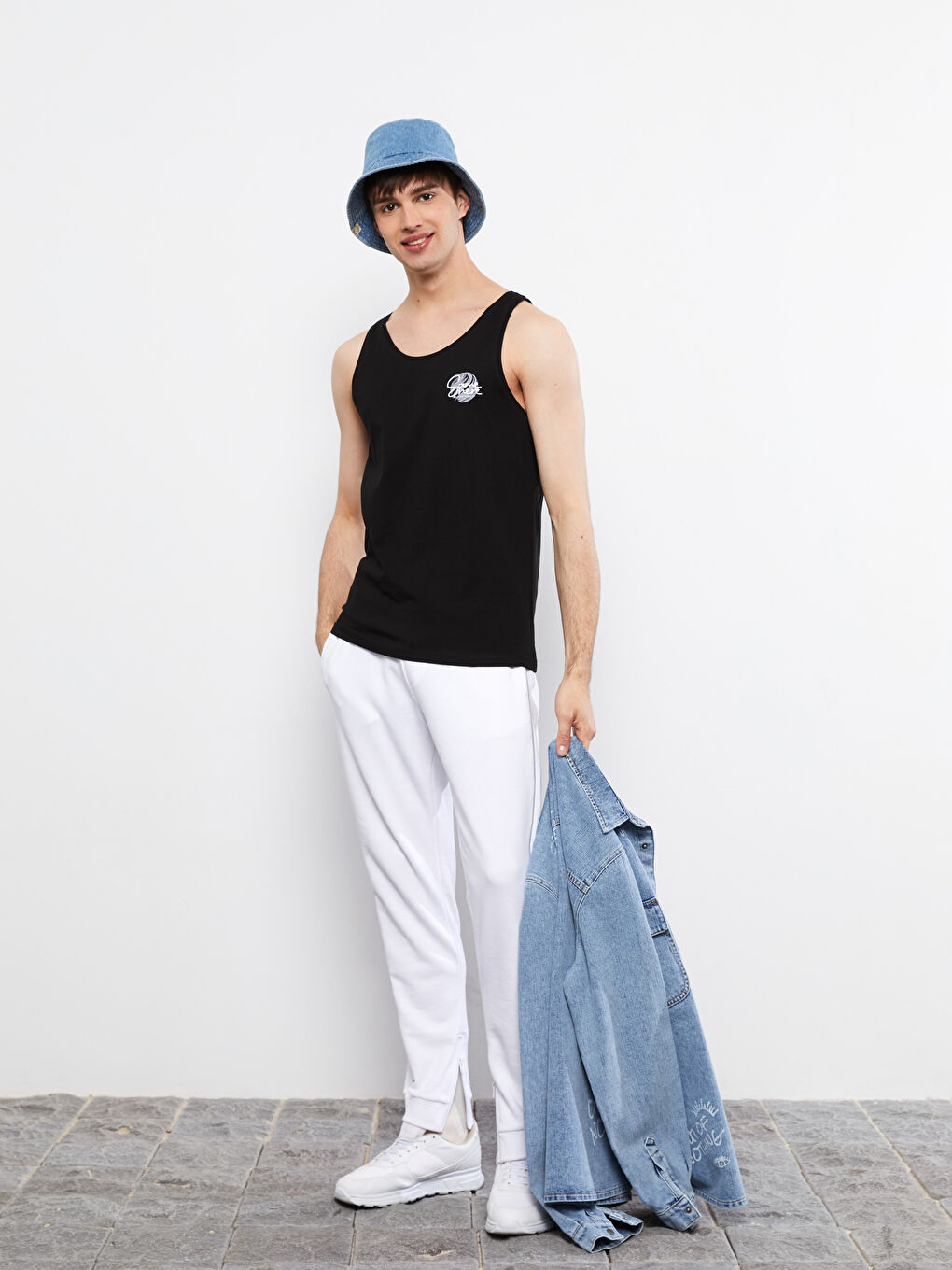 Siyah Bisiklet Yaka Baskılı Erkek Kolsuz Tişört-2