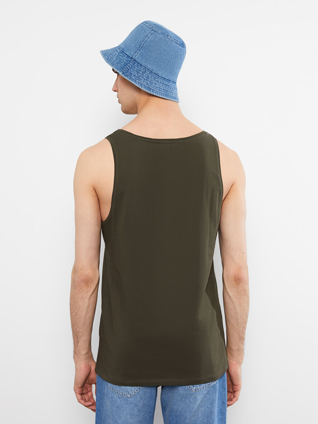 تيشيرت بدون أكمام مطبوع بياقة دائرية للرجال-4