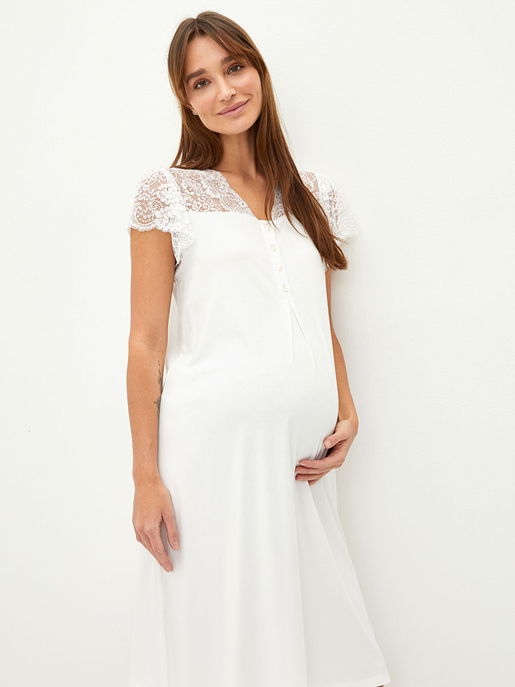 Ekru V Yaka Nakışlı Kısa Kollu Hamile Gecelik