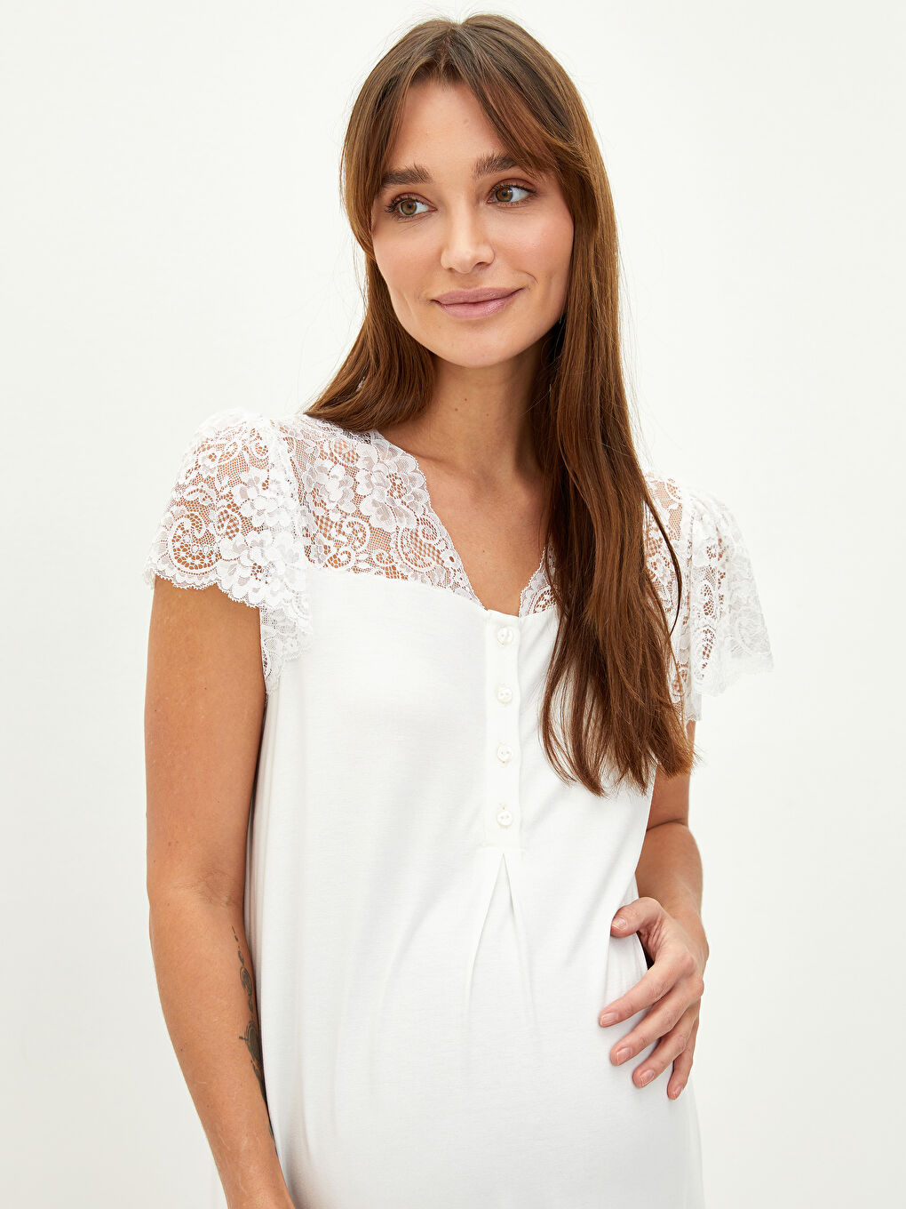 Ekru V Yaka Nakışlı Kısa Kollu Hamile Gecelik-1