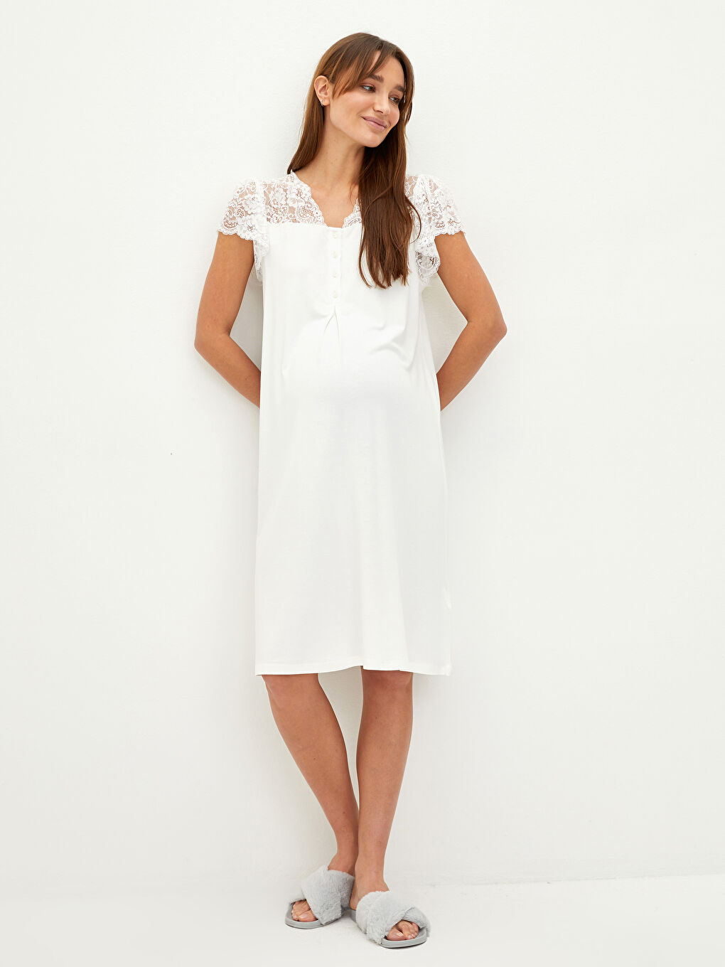 Ekru V Yaka Nakışlı Kısa Kollu Hamile Gecelik-2