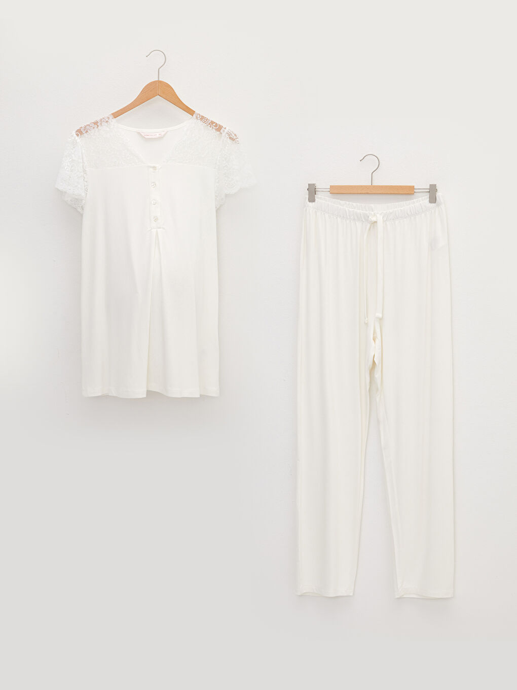 Ekru V Yaka Nakışlı Kısa Kollu Hamile Pijama Takımı