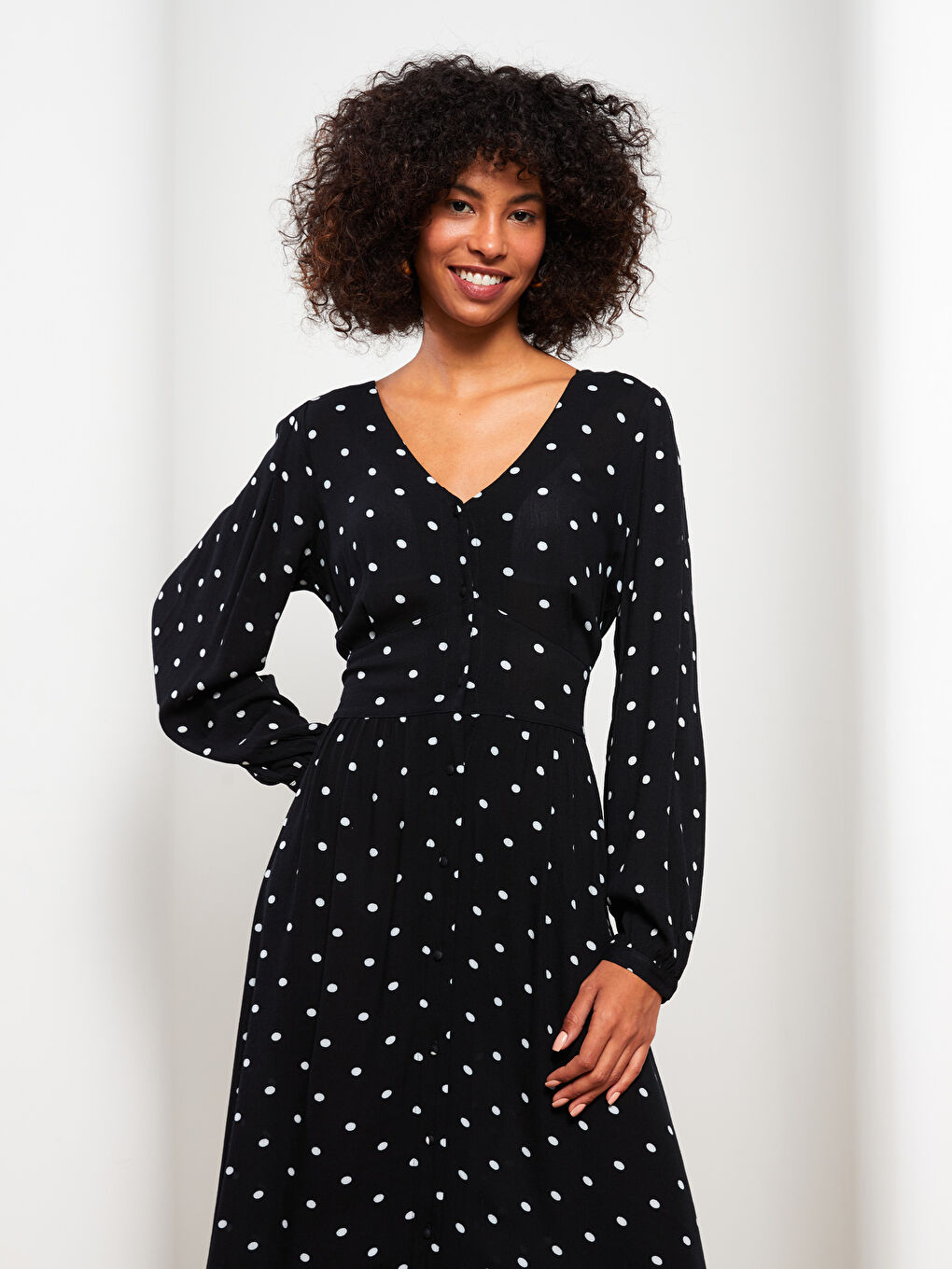 Φόρεμα Γυναικείο Μακρυμάνικο Βισκόζη Πουά Λαιμόκοψη V-1