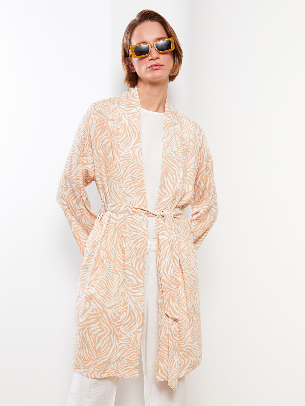 Kimono pour Femmes en Viscose Surdimensionné à Motifs à Manches Longues avec Col Châle-2