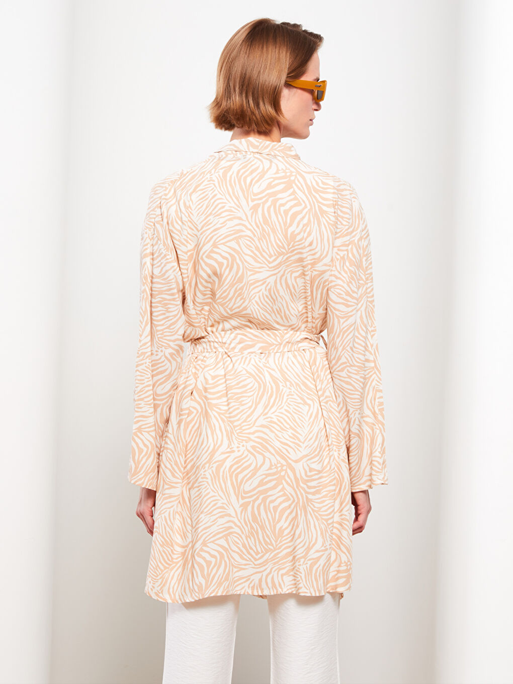 Kimono pour Femmes en Viscose Surdimensionné à Motifs à Manches Longues avec Col Châle-4