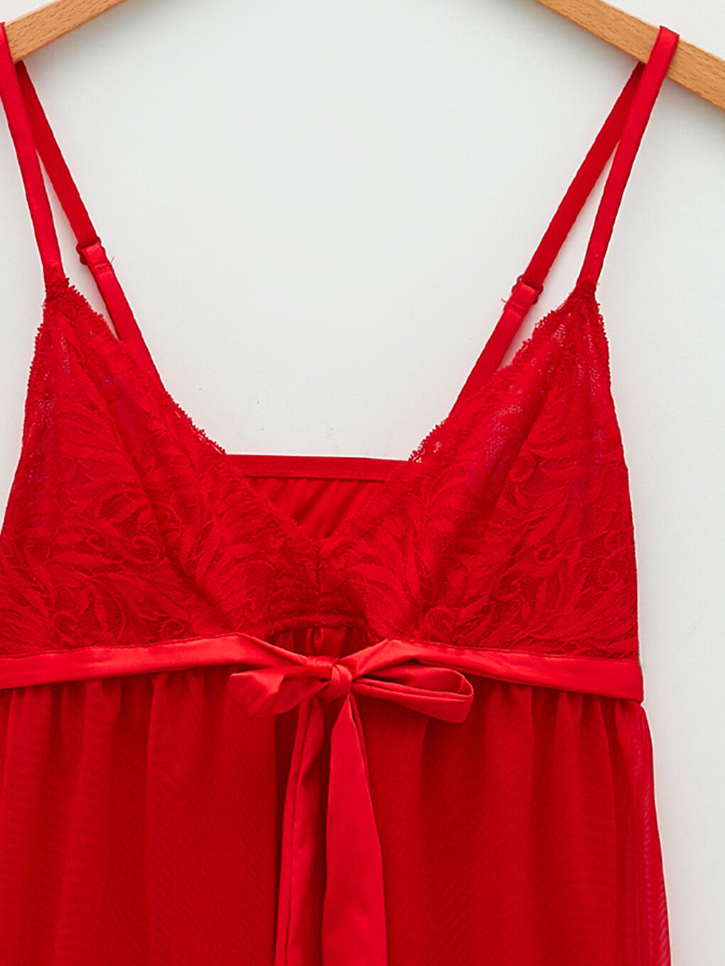 Nuisette en dentelle à encolure en V-2