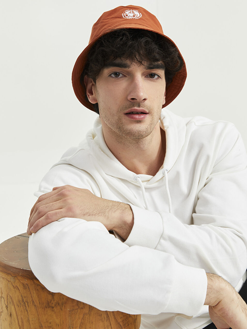 قبعة دلو مطبوعة للرجال