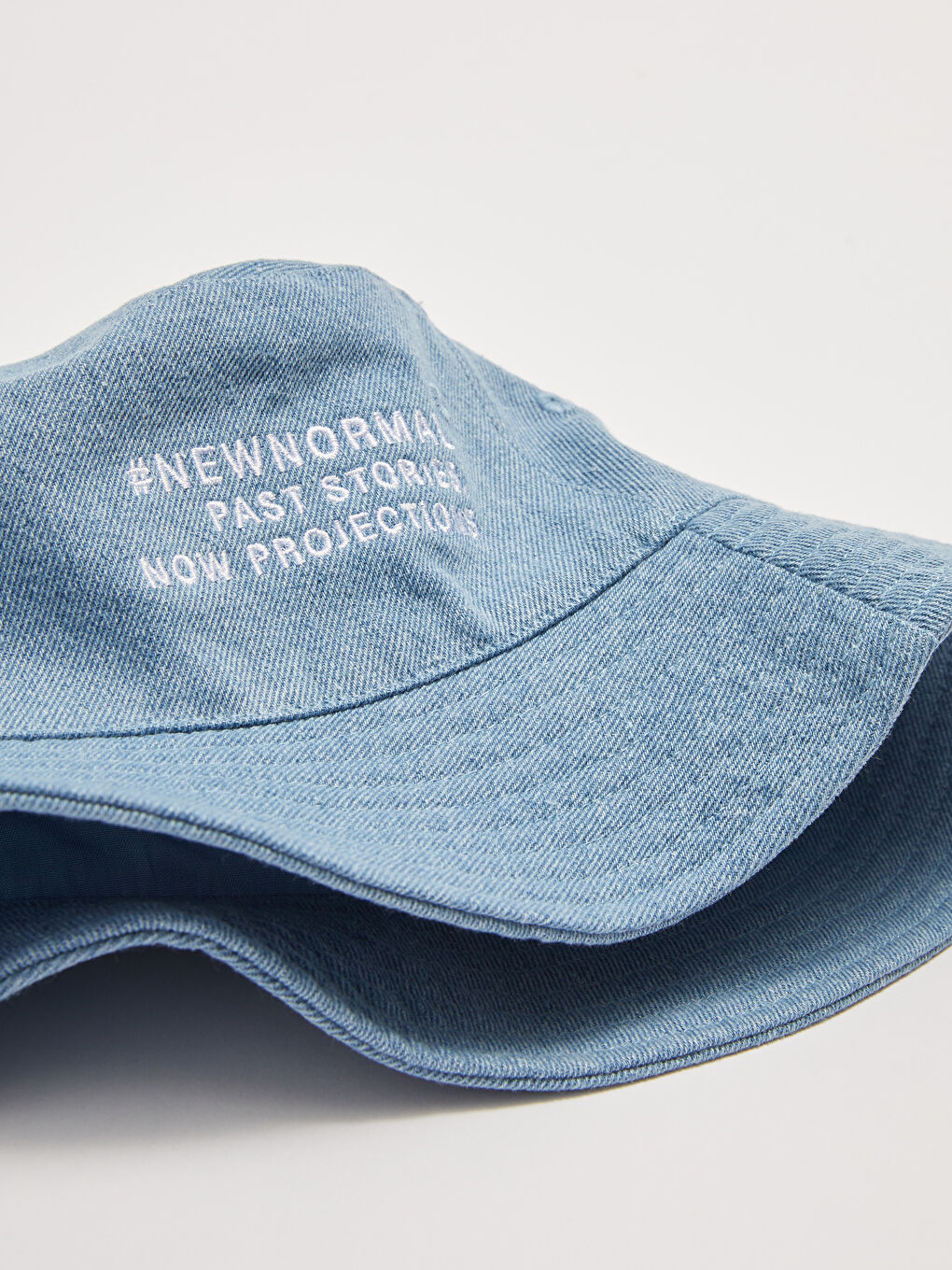 قبعة دلو قطن بنص مطبوع للرجال-4