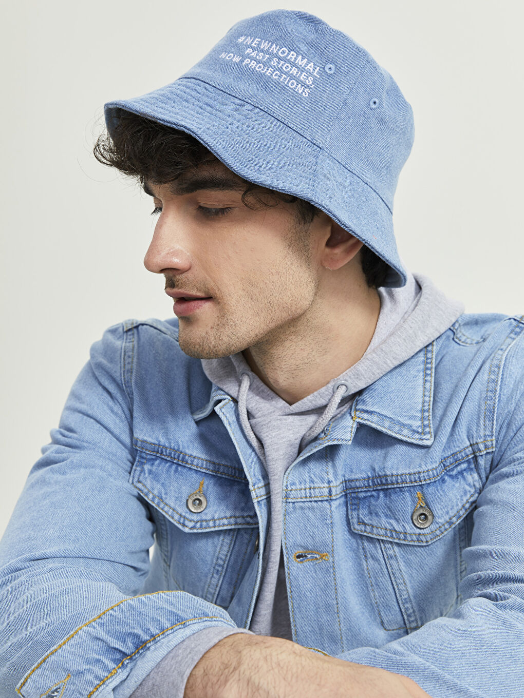 قبعة دلو قطن بنص مطبوع للرجال