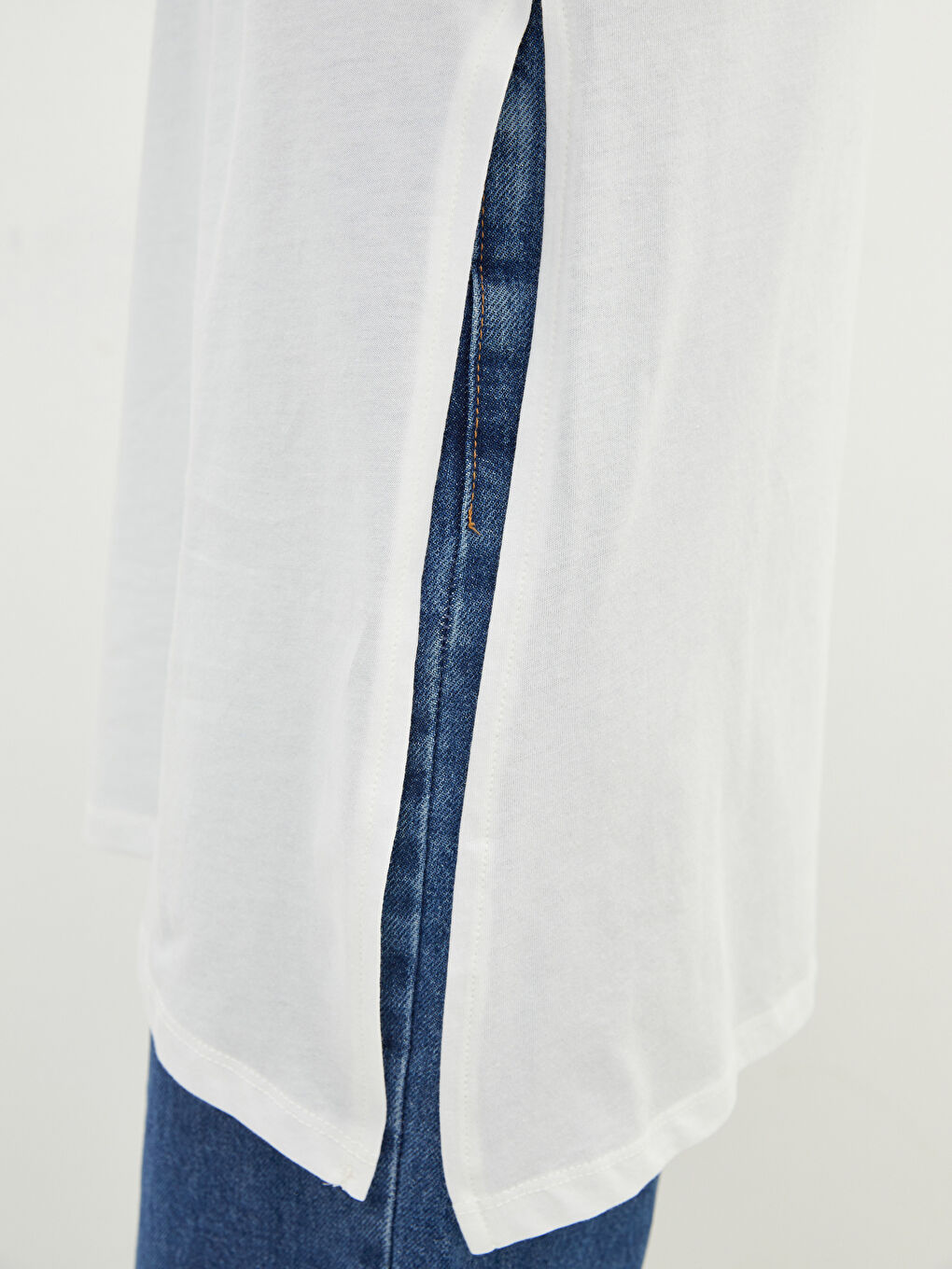 Ekru V Yaka Düz Kısa Kollu Kadın Tişört-4