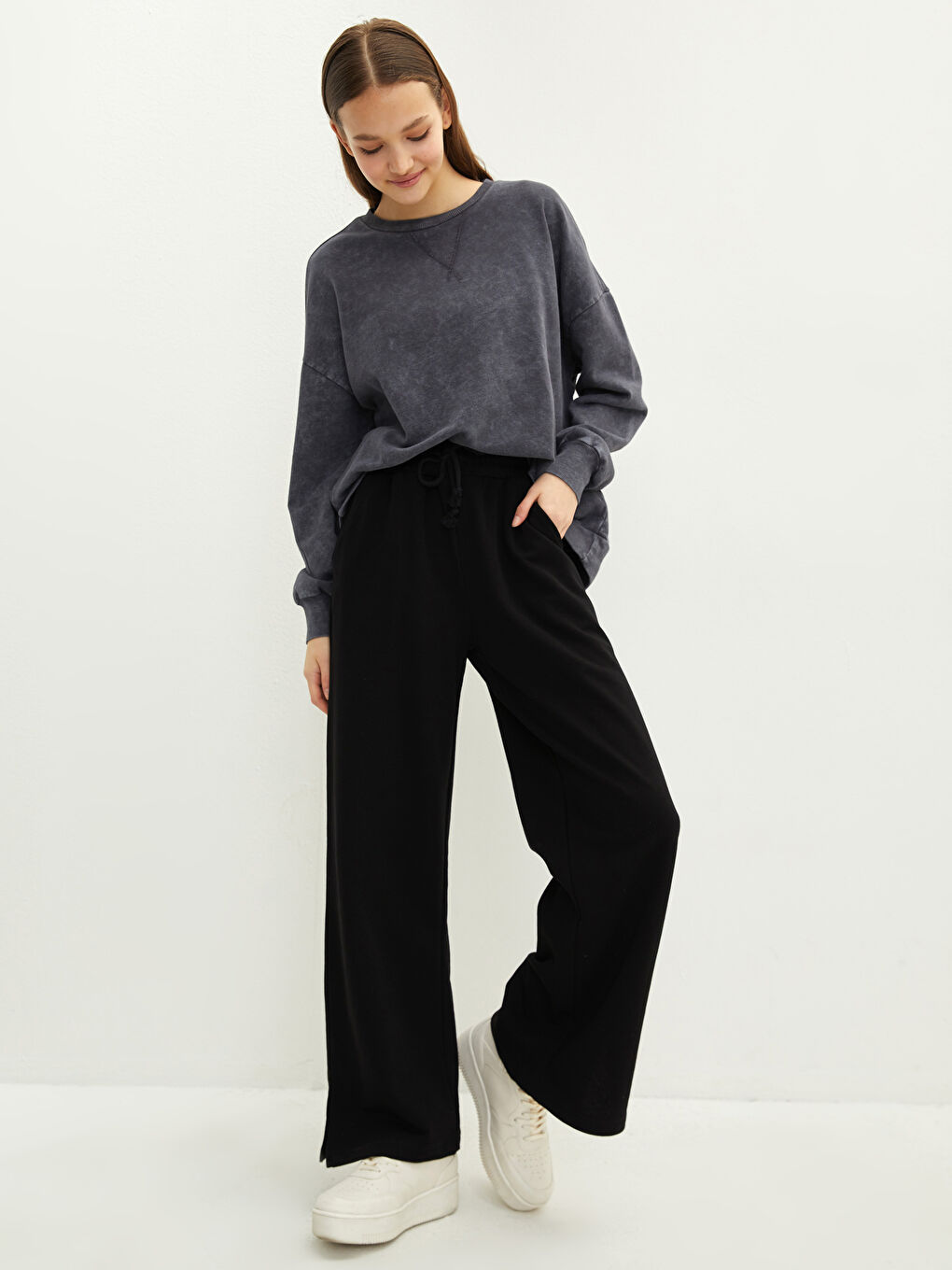 Siyah Beli Lastikli Düz Cep Detaylı Kadın Eşofman Altı