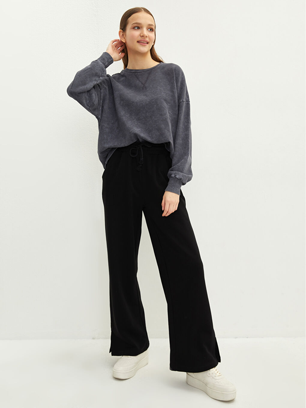 Siyah Beli Lastikli Düz Cep Detaylı Kadın Eşofman Altı-1