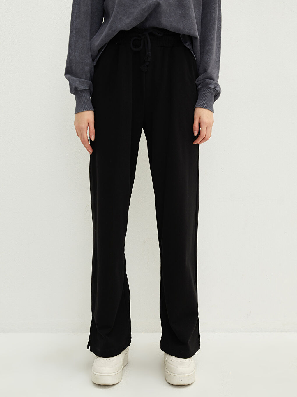 Siyah Beli Lastikli Düz Cep Detaylı Kadın Eşofman Altı-4