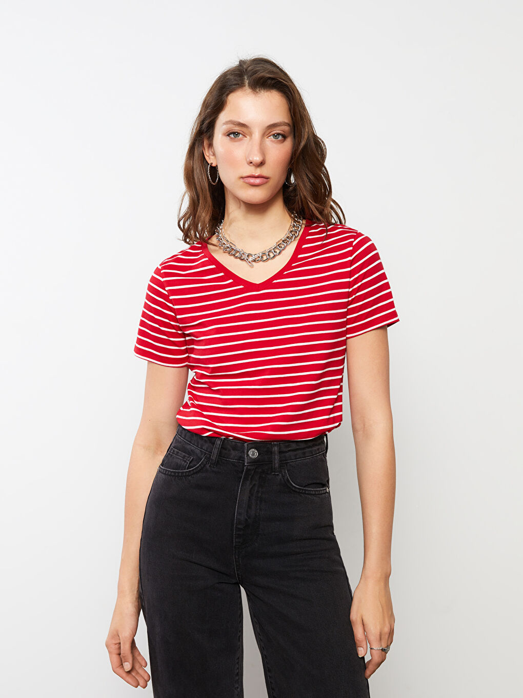 Kırmızı V Yaka Çizgili Kısa Kollu Kadın Tişört-3