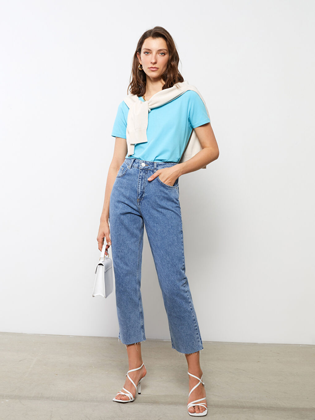 Turkuaz V Yaka Düz Kısa Kollu Kadın Tişört-1