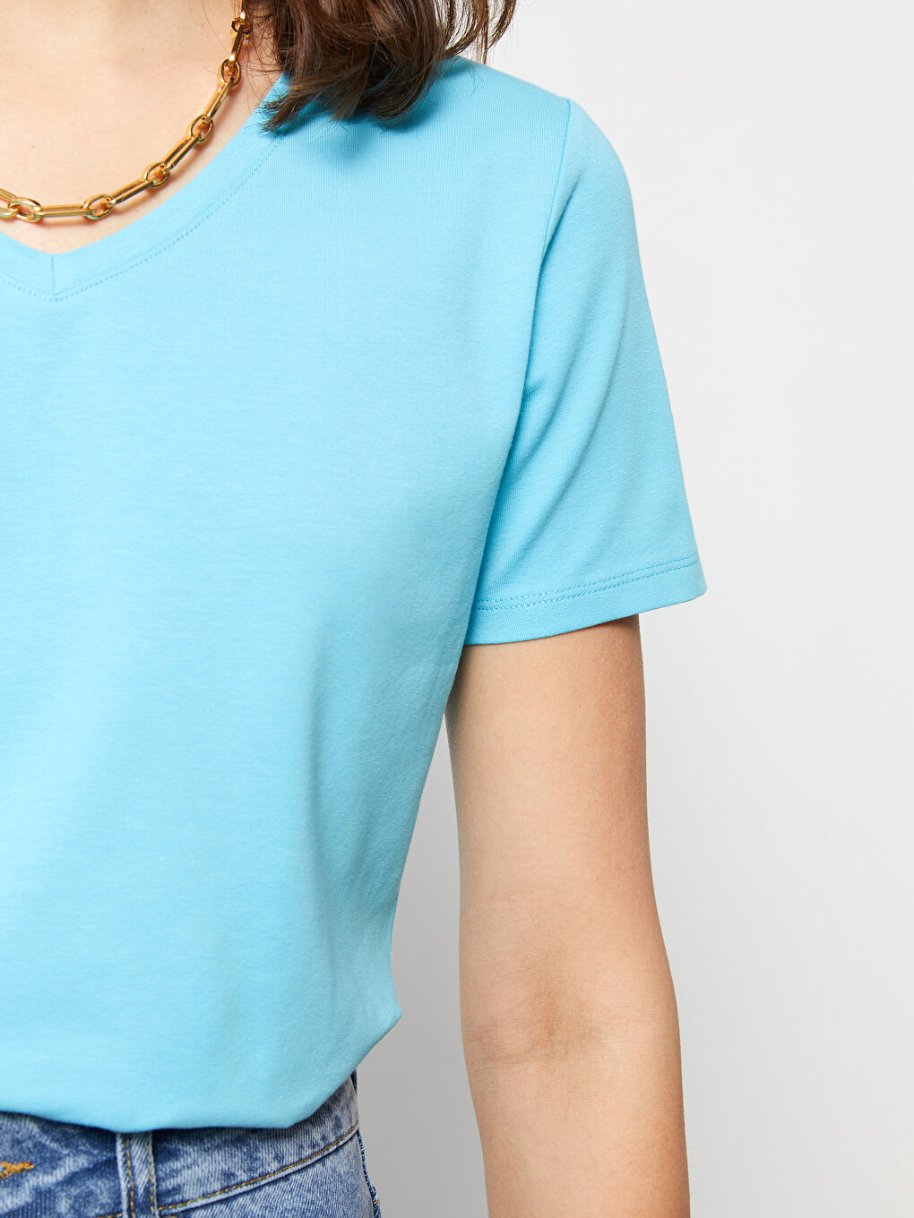 Turkuaz V Yaka Düz Kısa Kollu Kadın Tişört-4