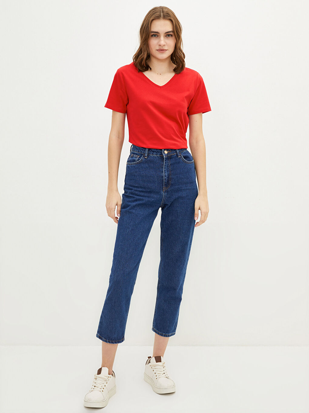 تيشيرت نسائي بياقة على شكل حرف V سادة بأكمام قصيرة-1