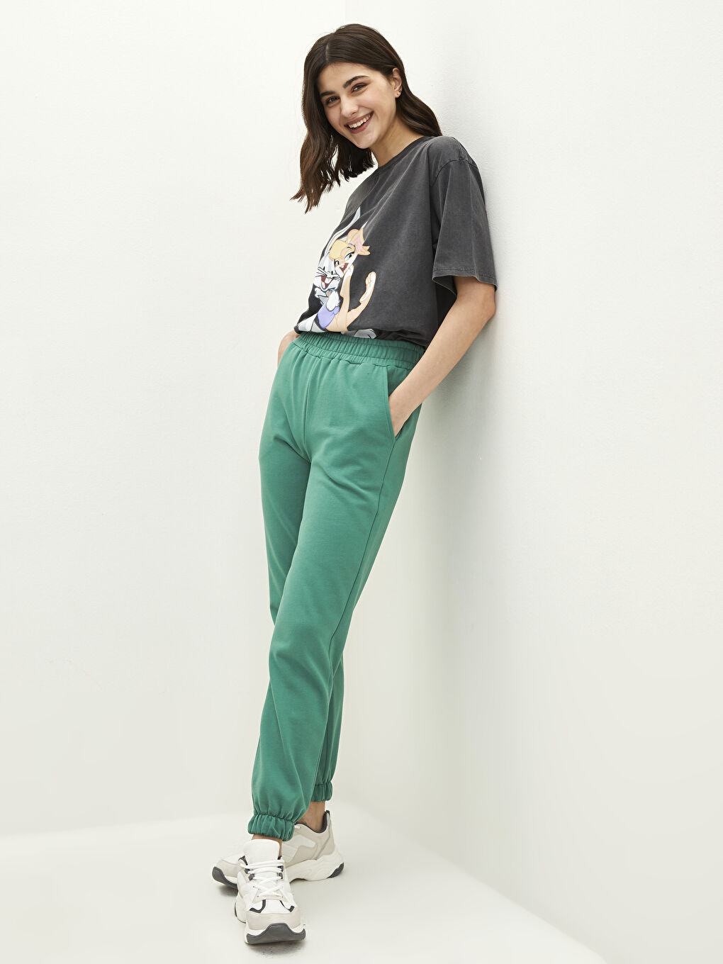 әйелдерге арналған серпімді белдік стандартты қалтасы бар джоггер спорттық шалбары-1