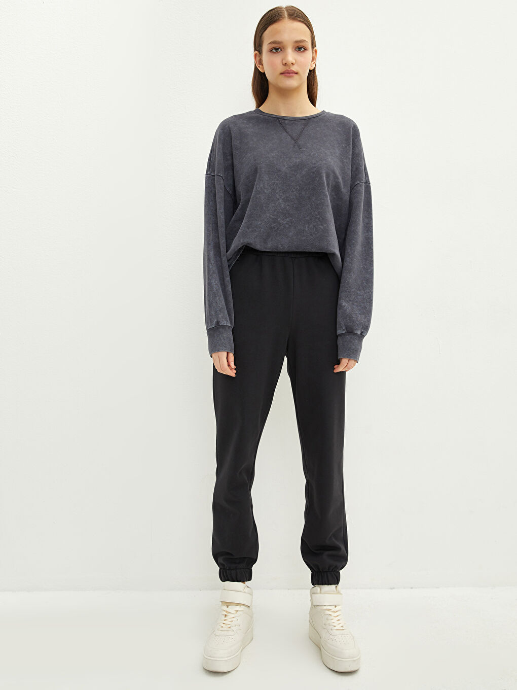 Elastic Waist Regular Pocket Detailed Women's Jogger Sweatpants-1