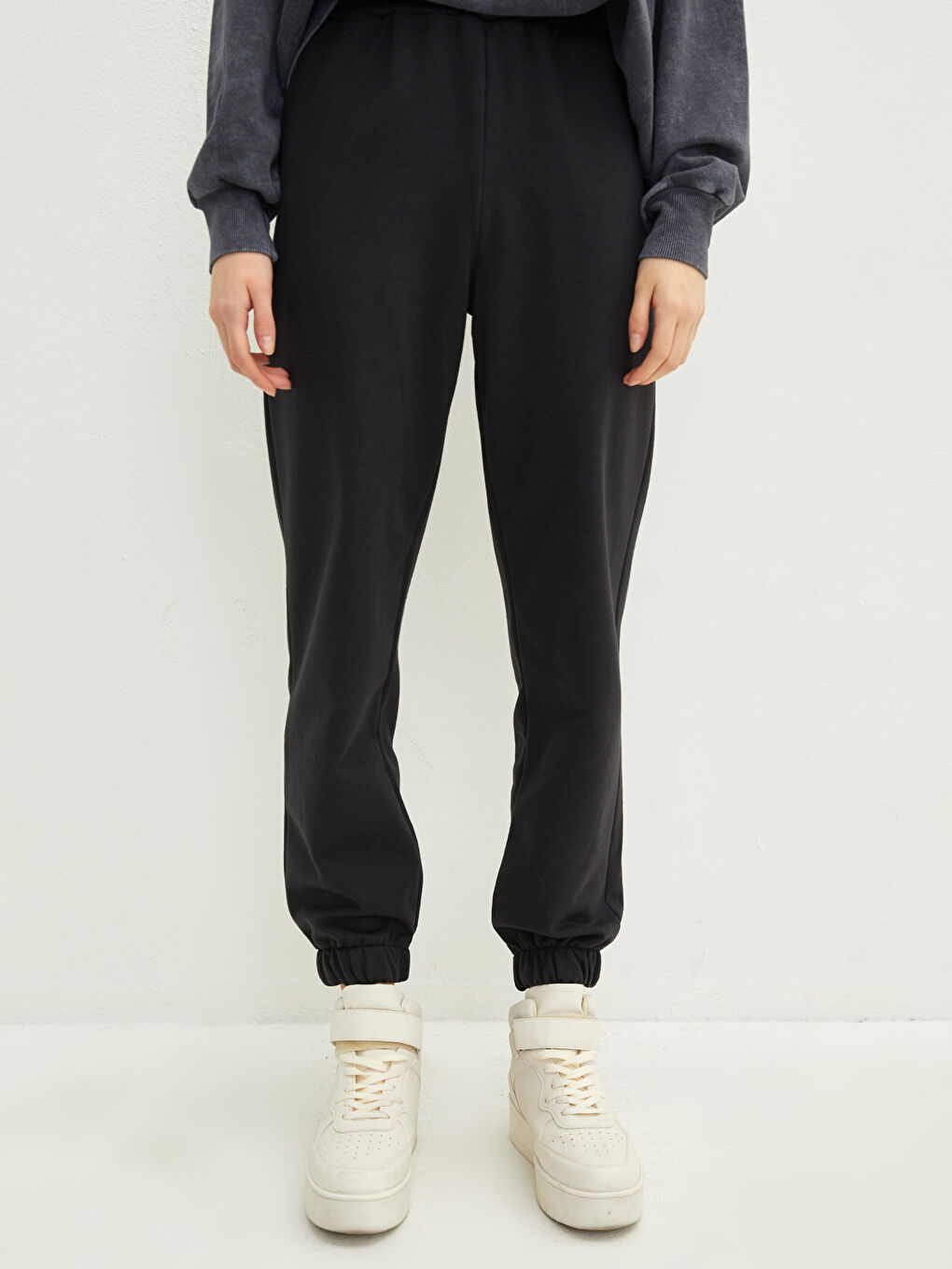 Elastic Waist Regular Pocket Detailed Women's Jogger Sweatpants-4