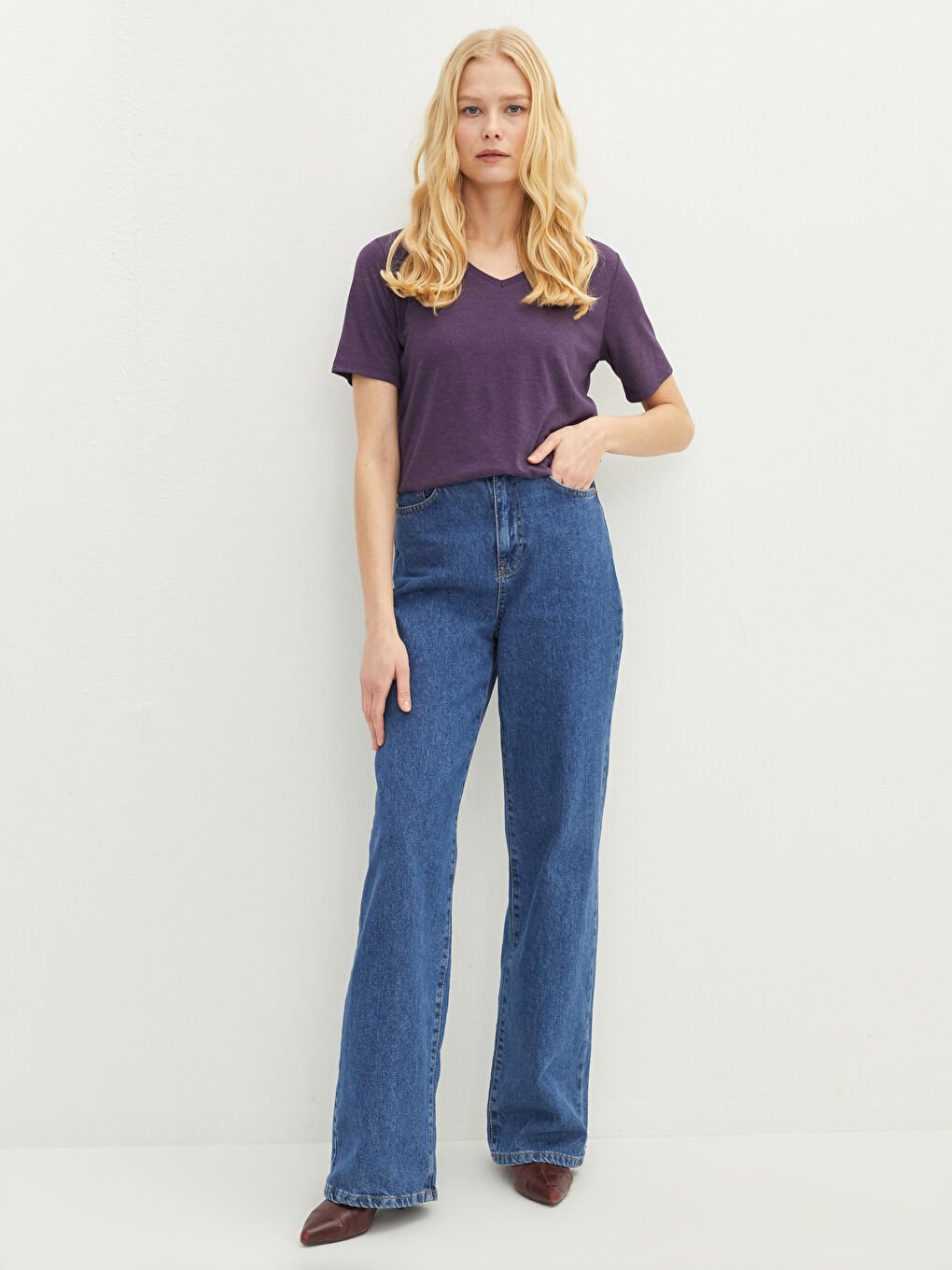 V-Neck Plain Short Sleeve Women's T-Shirt-1