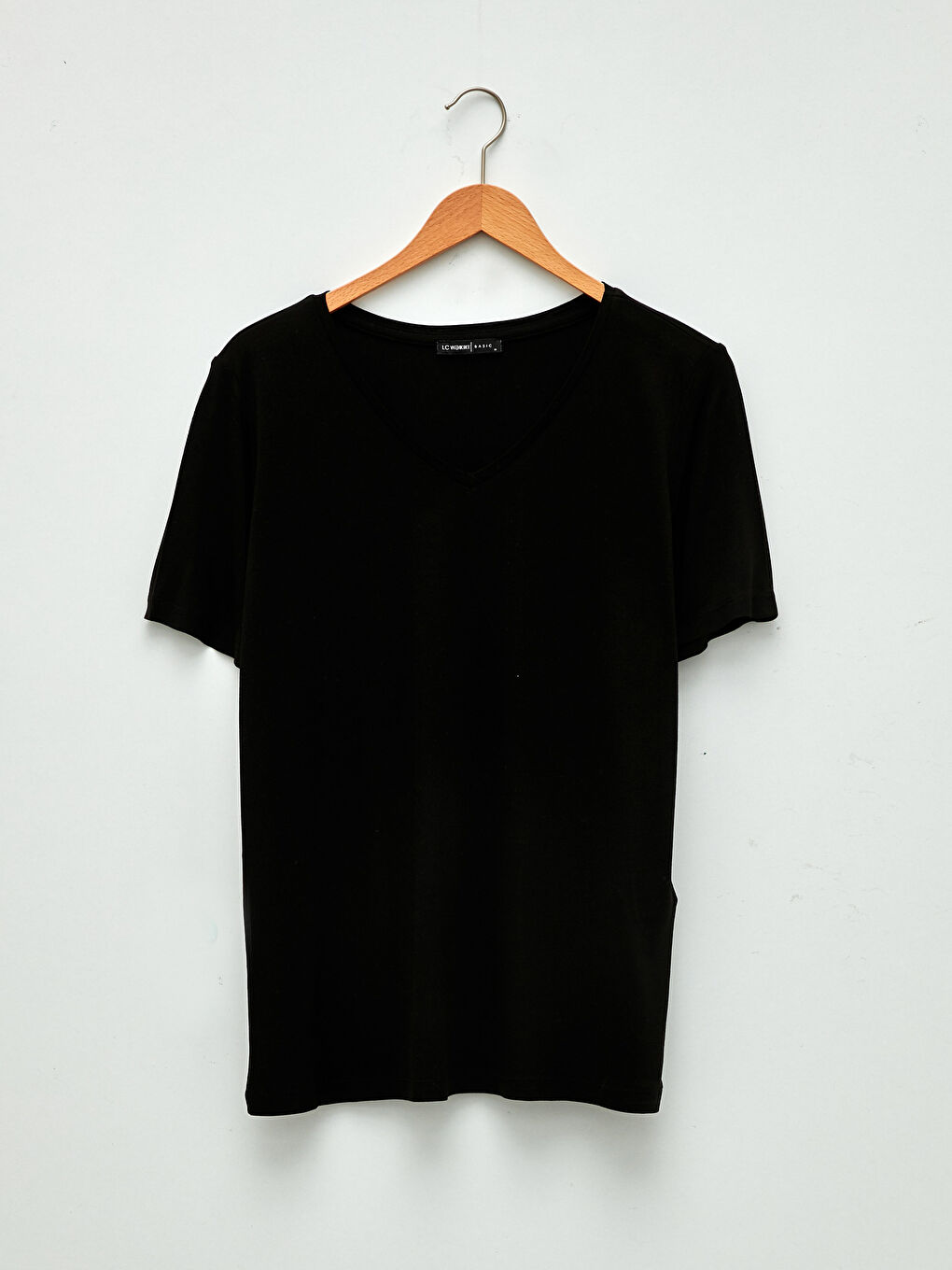 Siyah V Yaka Düz Kısa Kollu Kadın Tişört-4