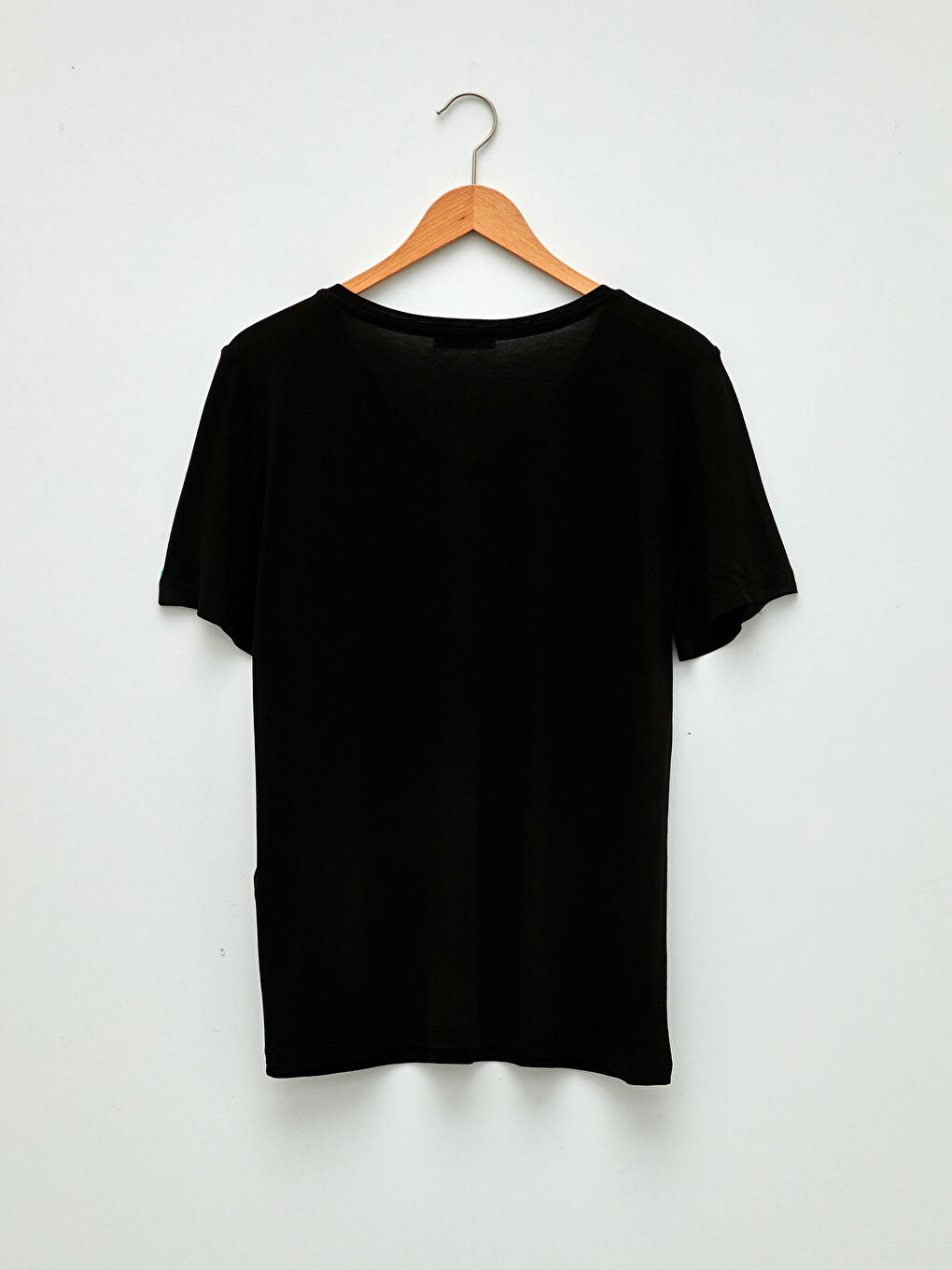 Siyah V Yaka Düz Kısa Kollu Kadın Tişört-5