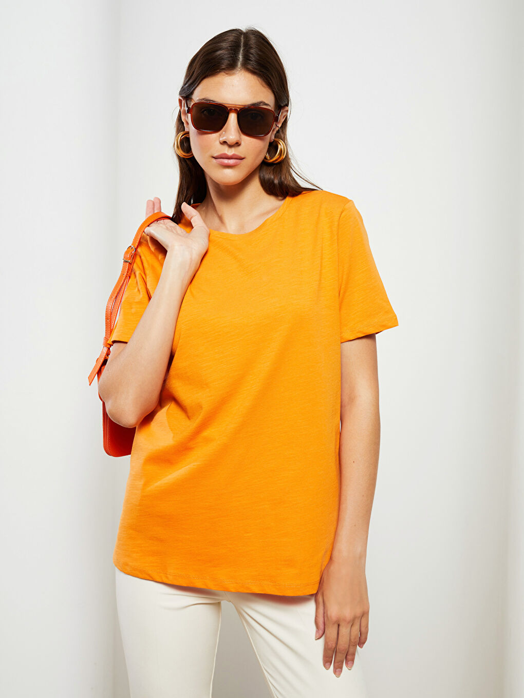 Turuncu Bisiklet Yaka Düz Kısa Kollu Pamuklu Kadın Tişört-1