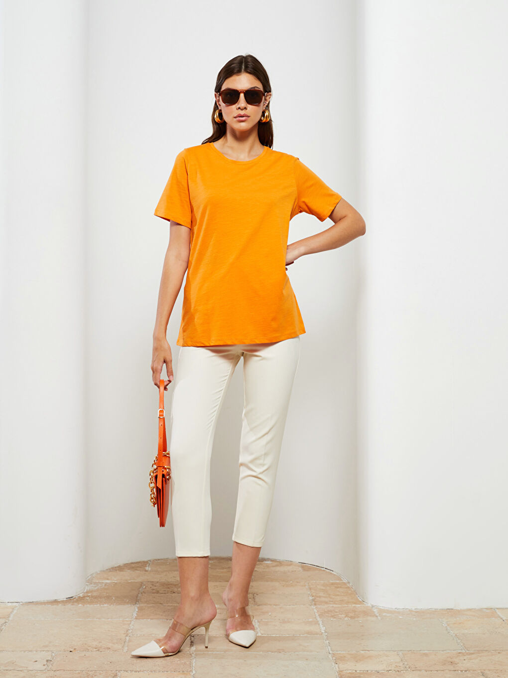 Turuncu Bisiklet Yaka Düz Kısa Kollu Pamuklu Kadın Tişört-2