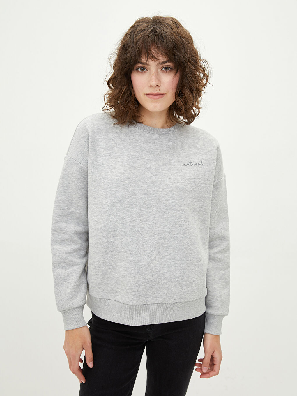 Gri Bisiklet Yaka Nakışlı Kadın Kalın Sweatshirt-1