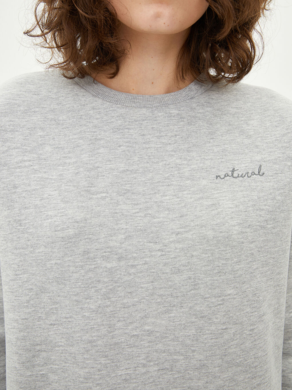 Gri Bisiklet Yaka Nakışlı Kadın Kalın Sweatshirt-3