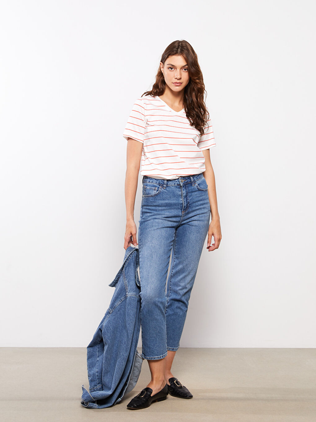 Turuncu V Yaka Çizgili Kısa Kollu Pamuklu Kadın Tişört