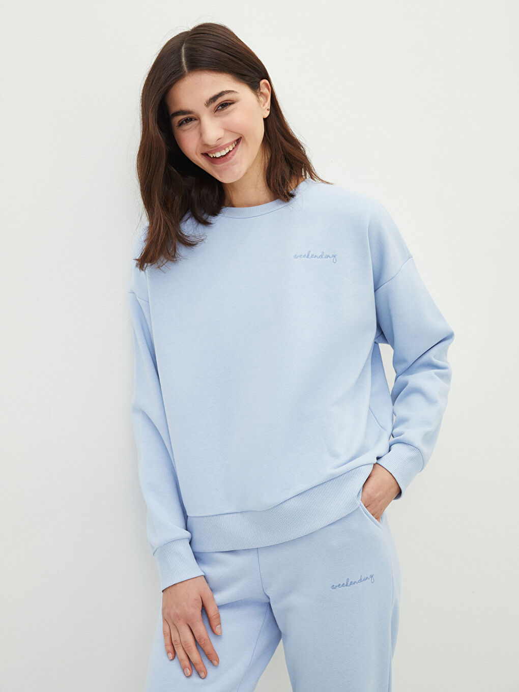 Mavi Bisiklet Yaka Nakışlı Kadın Kalın Sweatshirt