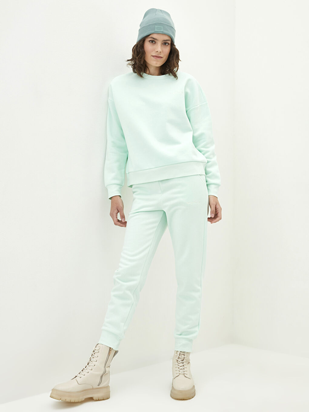 Elasticated Waist Embroidered Women's Thick Jogger Sweatpants-1