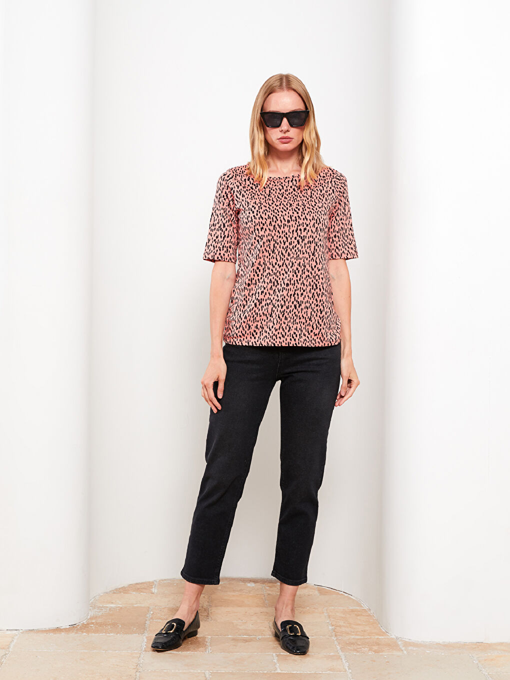 Pembe Bisiklet Yaka Desenli Kısa Kollu Pamuklu Kadın Tişört-1