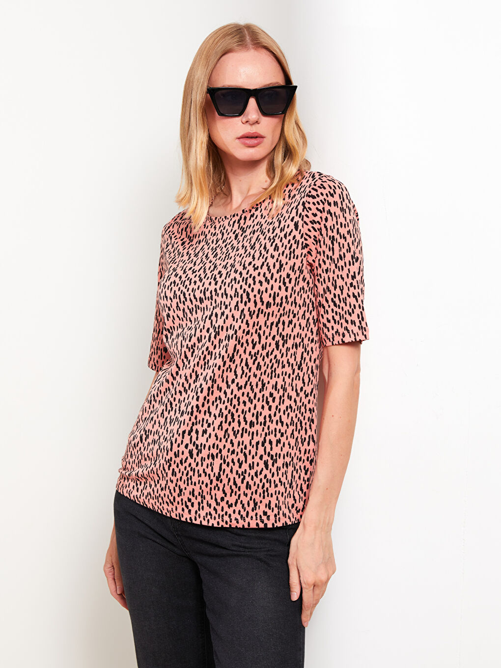 Pembe Bisiklet Yaka Desenli Kısa Kollu Pamuklu Kadın Tişört-2