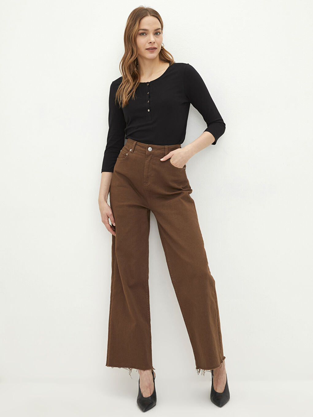 Siyah Bisiklet Yaka Düz Pamuklu Kadın Tişört-2