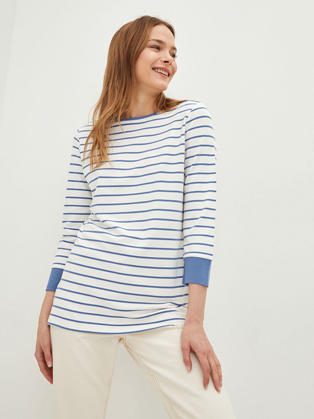 تي شيرت مخطط بياقة دائرية للسيدات