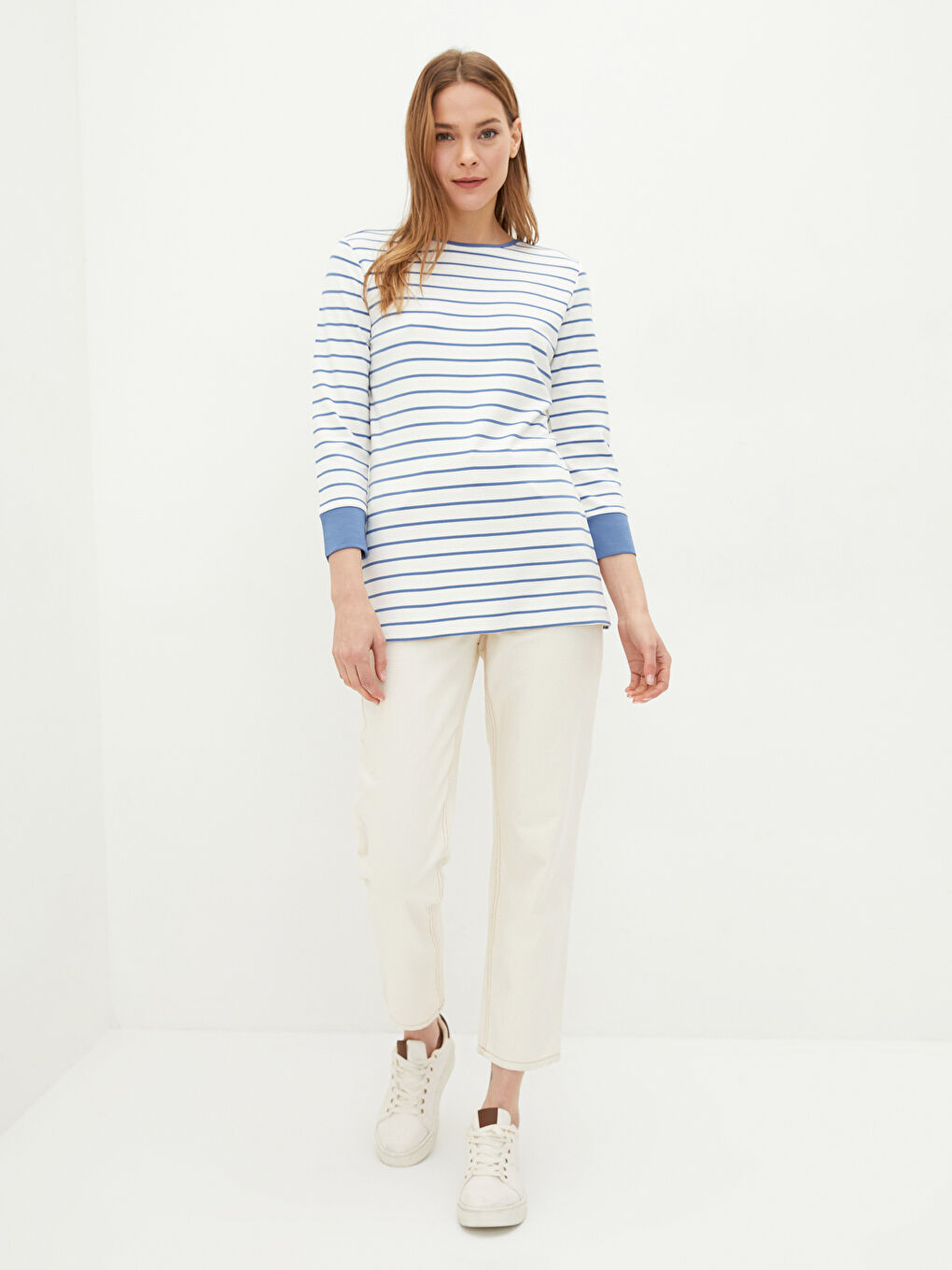 تي شيرت مخطط بياقة دائرية للسيدات-1