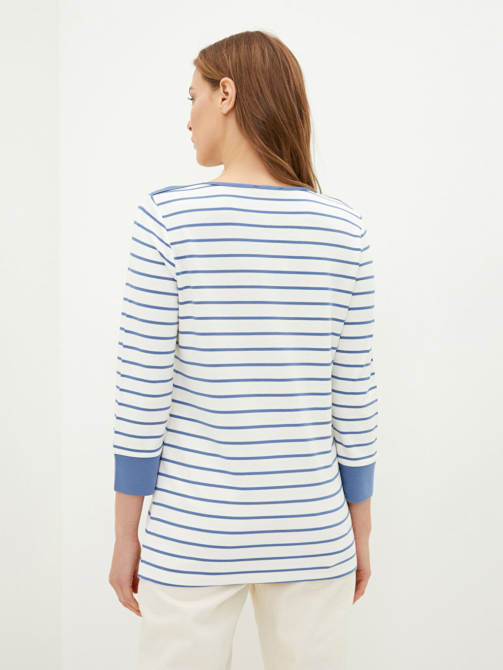 تي شيرت مخطط بياقة دائرية للسيدات-4